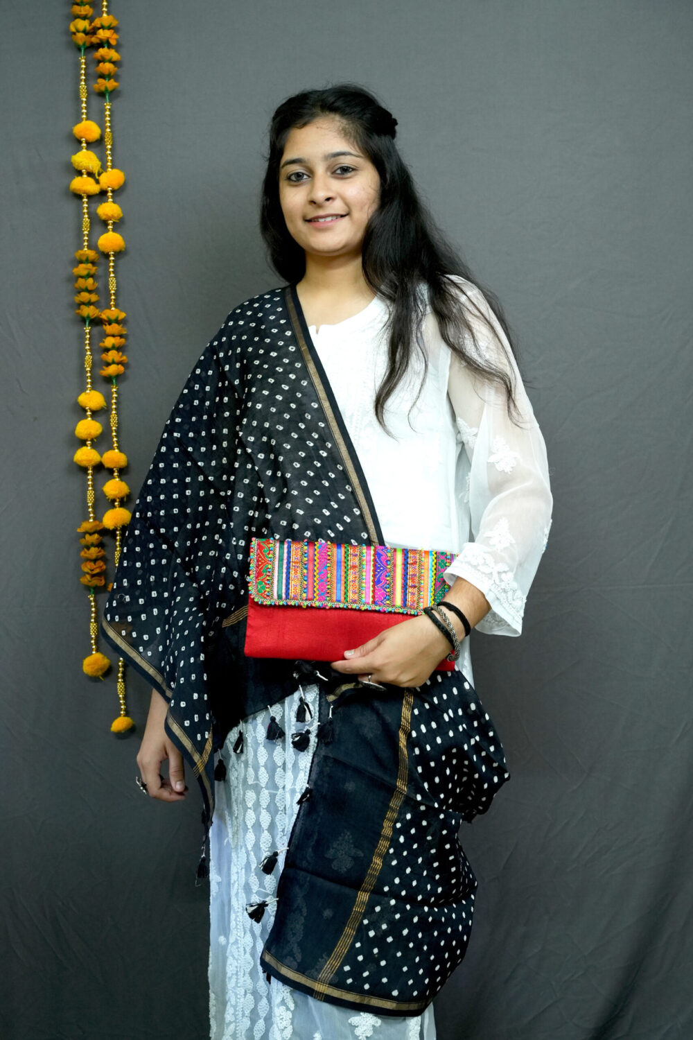 अनन्या - Image 2