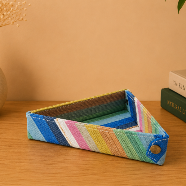 Triangle tray