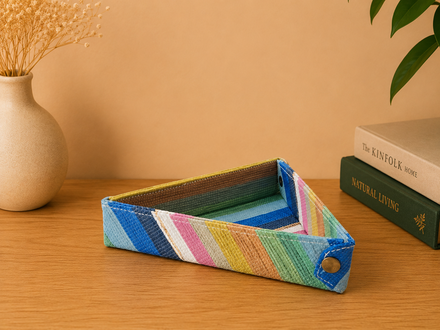 Triangle tray