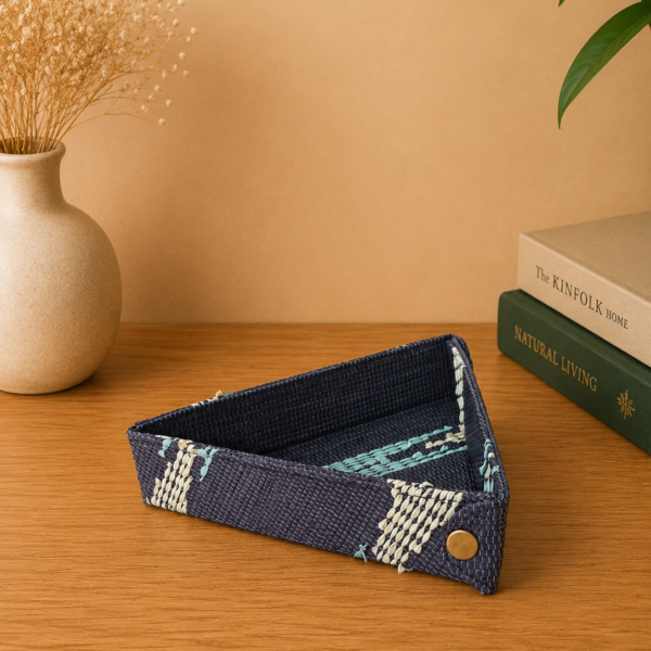 Triangle tray