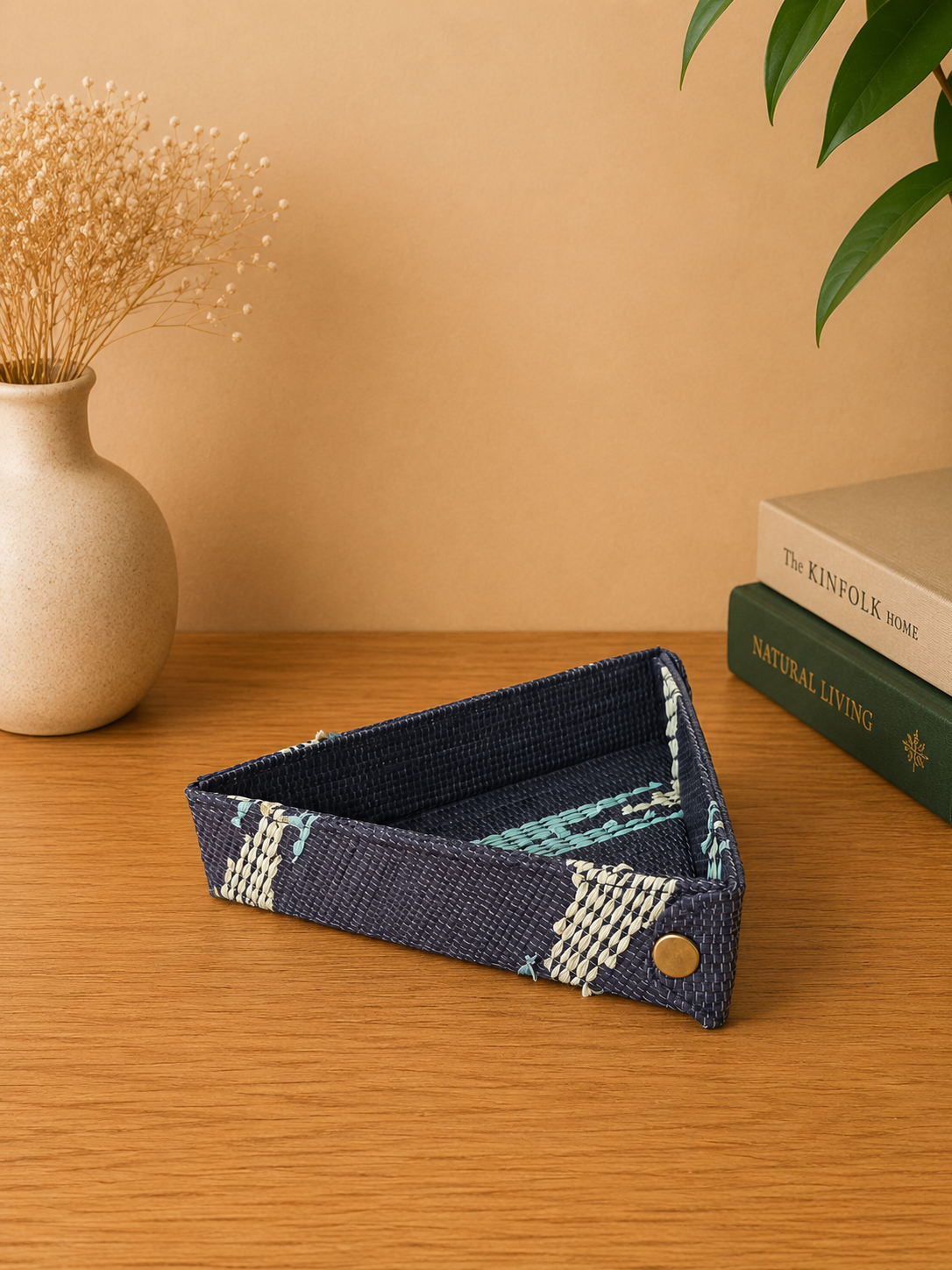 Triangle tray